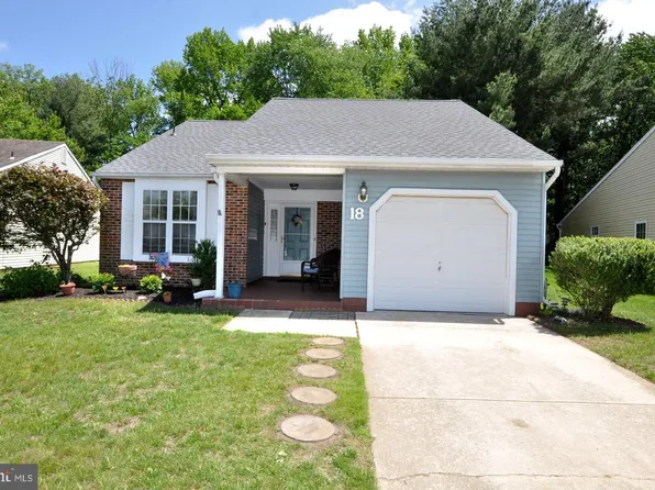 18 Falmouth Dr, Mount Laurel, NJ 08054
