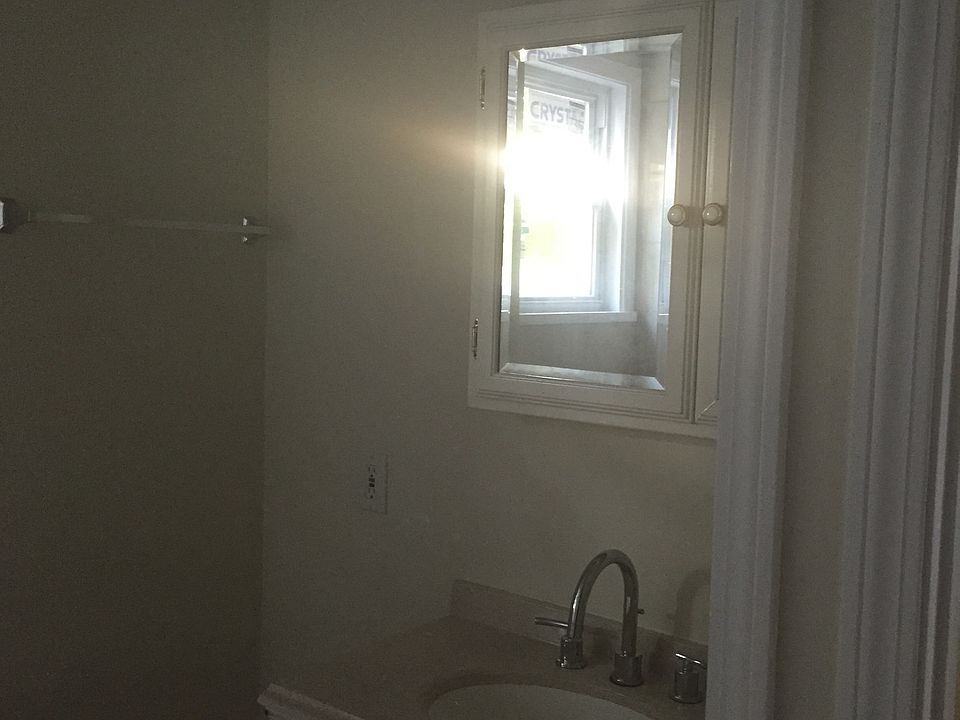 2nd image of 75 Wells St
