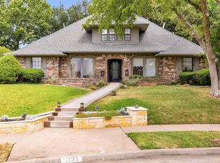 1121 Derbyshire Pl, Carrollton, TX 75007