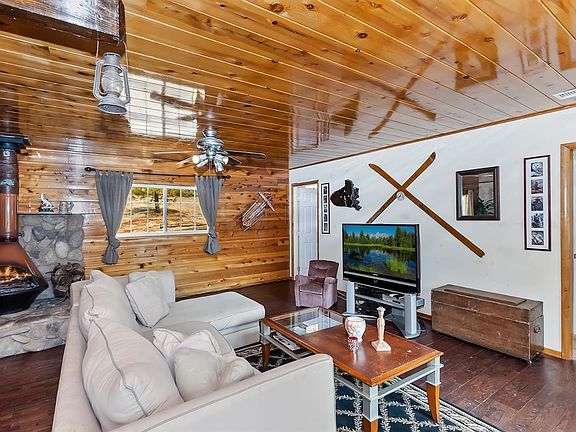 2nd image of 33244 Juniper Ln
