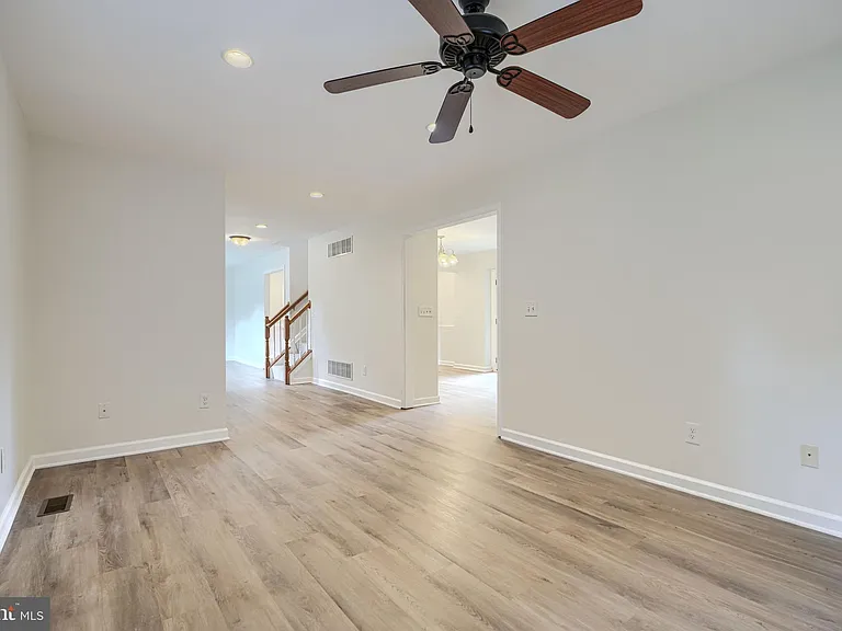 605 N Paradise Rd — Photo 17