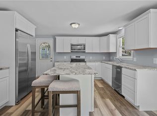 33 Linwood Dr, Coventry, RI 02816