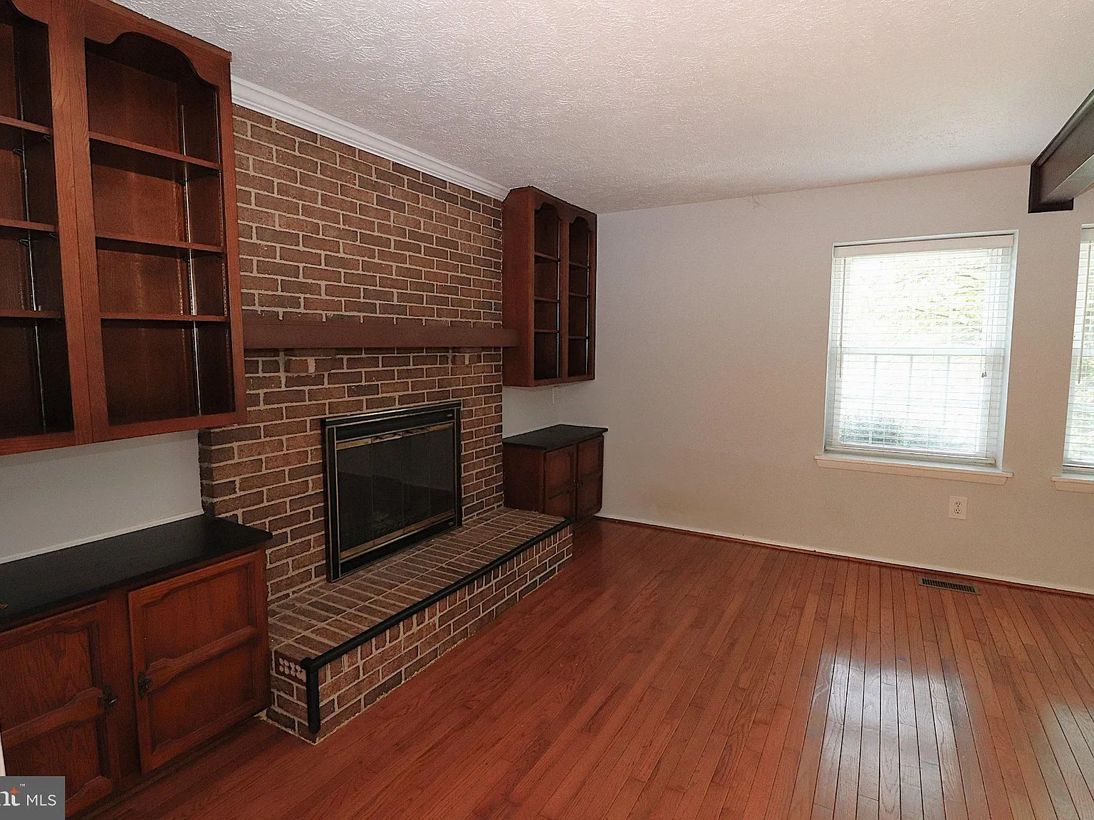 3 bed, 3.5 bath, 1696 sqft, $3,100 — Photo 4
