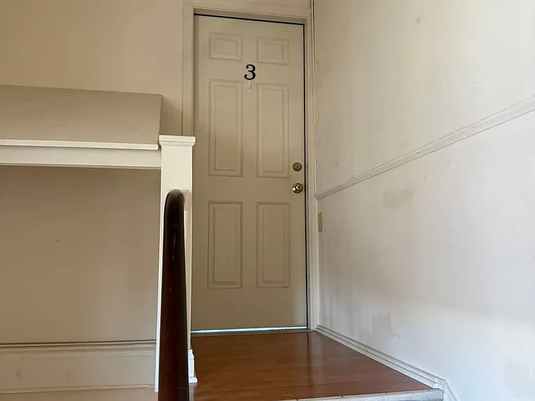 326 N Duke St — Photo 14