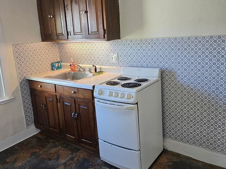 20 Hoyt Ln — Photo 1