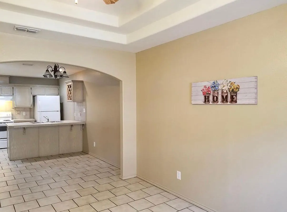 2 bed, 952 sqft, $815 — Photo 3