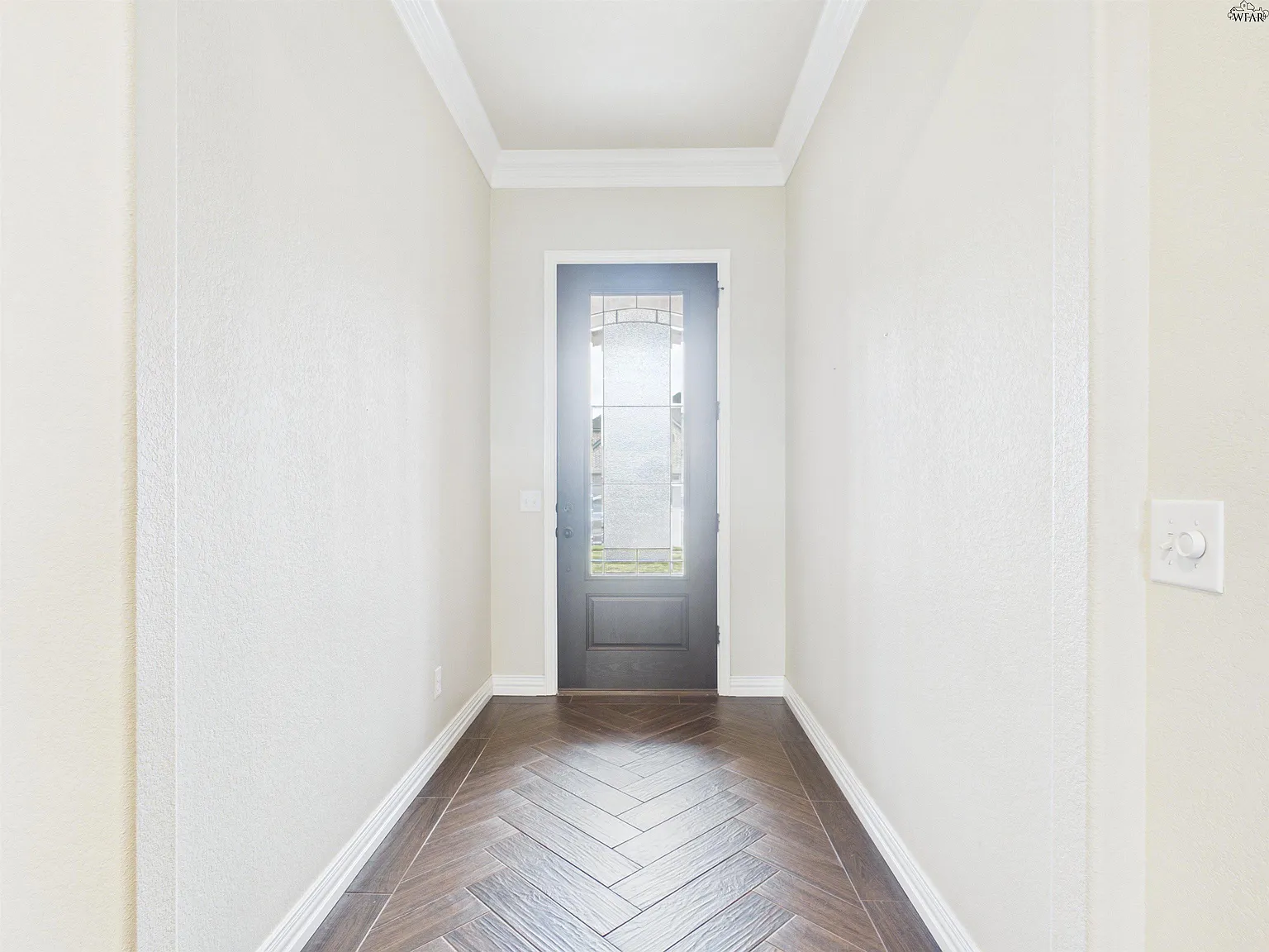 4 bed, 2.0 bath, 1922 sqft, $3,100 — Photo 3