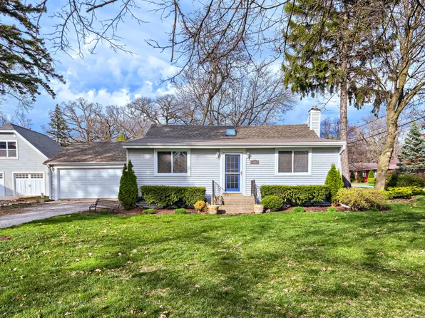 250 Beauteau St, Lake Zurich, IL 60047