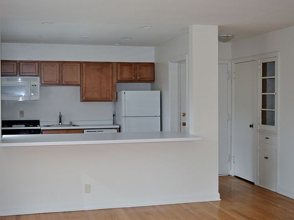 4th image of 820 E Henry Clay St APT 4