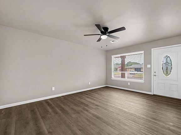 5th image of 509 NE Cimarron Cir