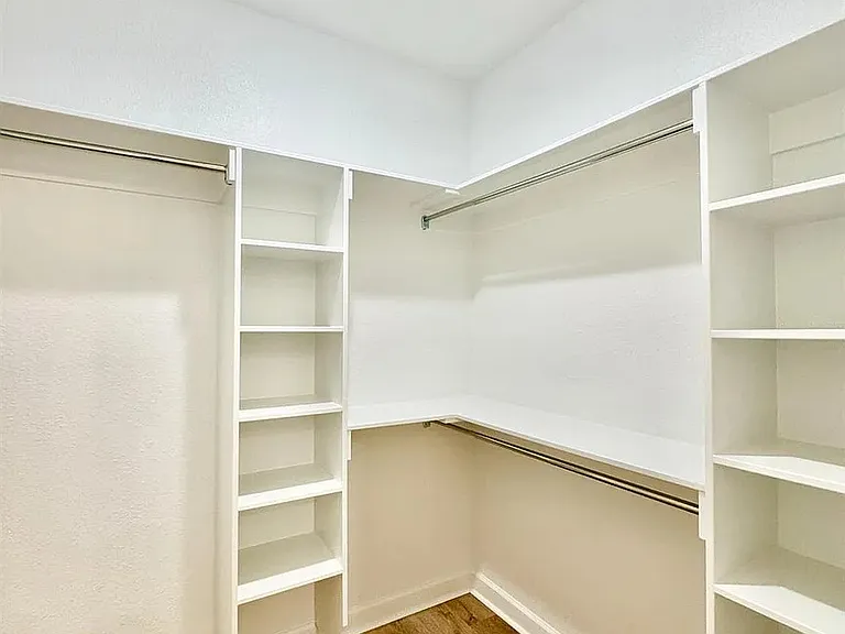 301 W Olympia St — Photo 10