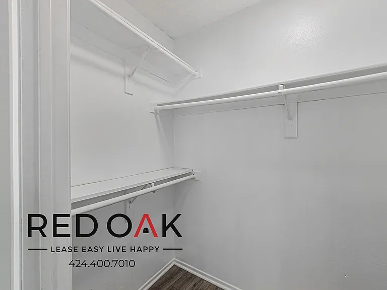 5200 Oakland St #210 — Photo 16