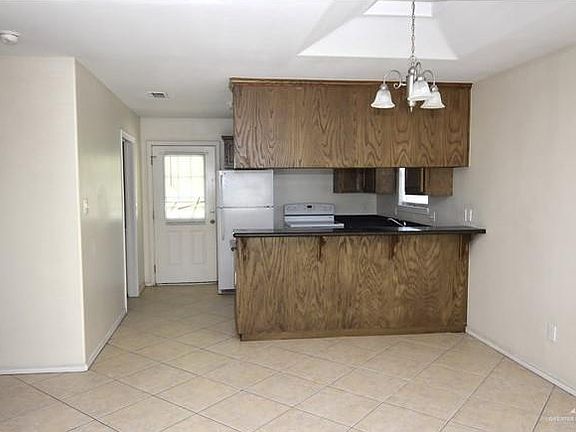3rd image of 320 W Albatross Ave