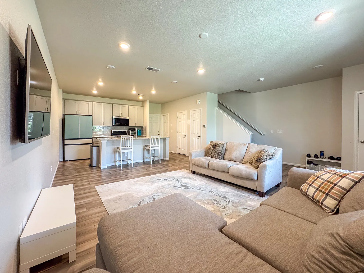 3 bed, 2.5 bath, 1682 sqft, $3,000 — Photo 4