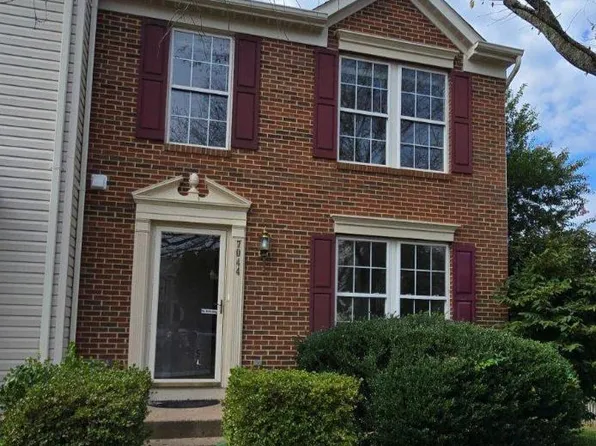 7044 Rogue Forest Ln, Gainesville, VA 20155
