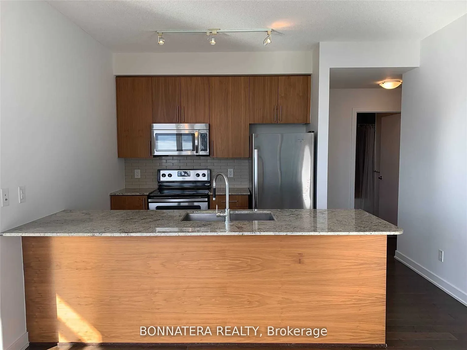 3 bed, $2,890 — Photo 3