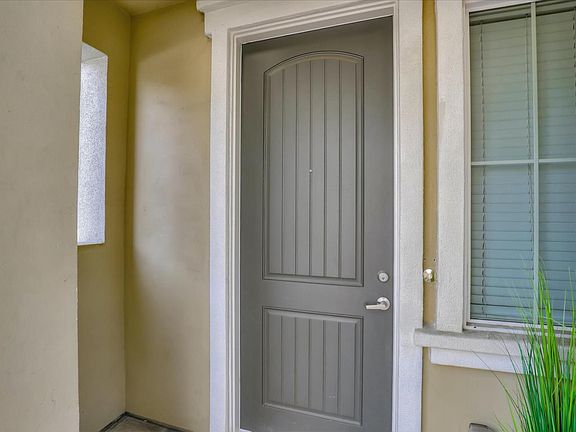 3rd image of 198 Huntington Ln
