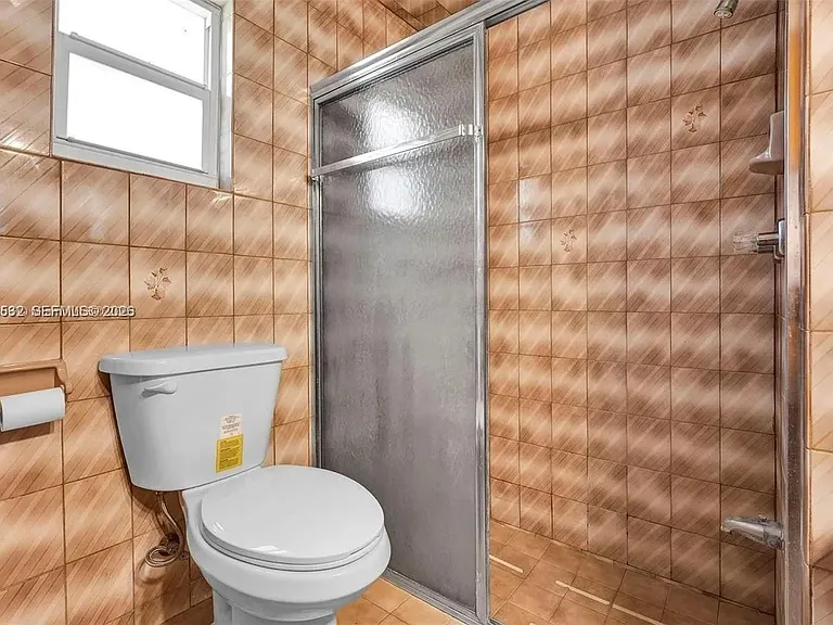 437 Swan Ave — Photo 13