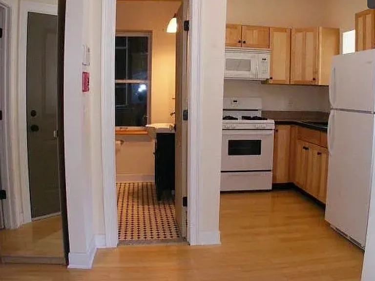 462 Main St #2 — Photo 3