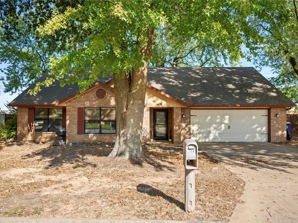 601 Garland Pl, Lowell, AR 72745