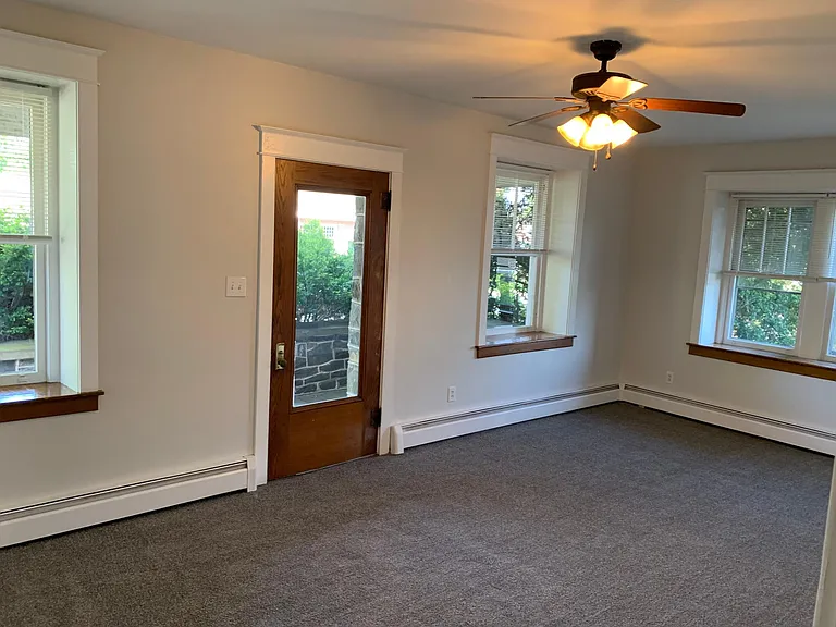 406 Main St — Photo 3