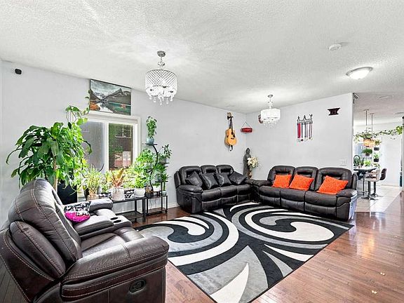 4th image of 201 E Saddlelake Dr NE