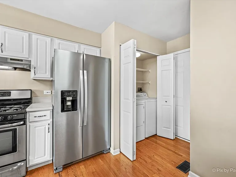 1058 E Danbury Dr — Photo 16
