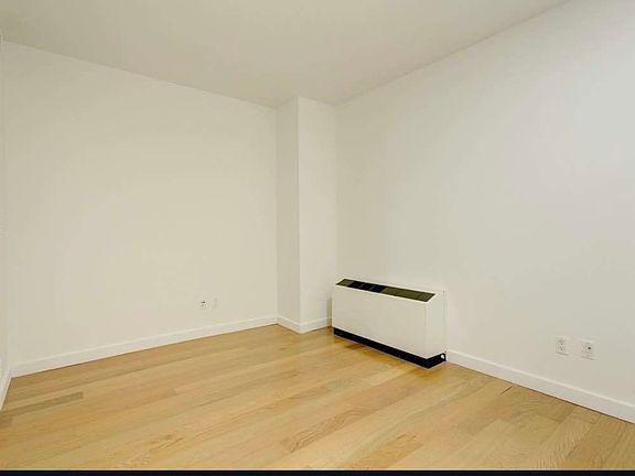 5th image of 37 Wall St APT 16T