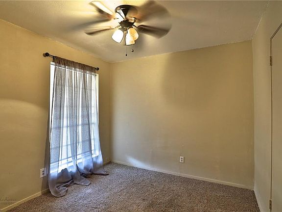 4th image of 2525 S 41st St