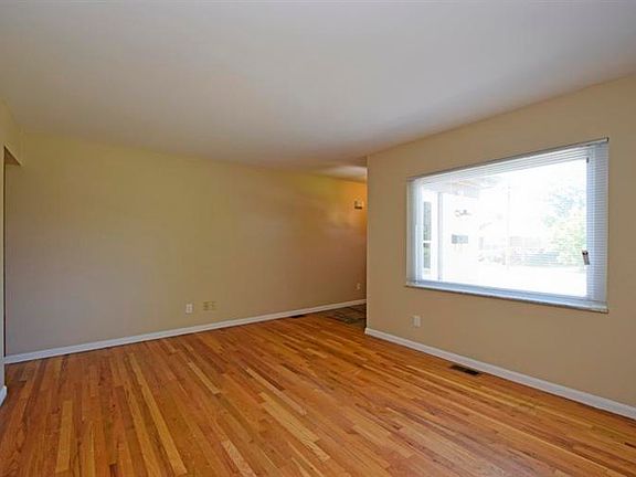 5th image of 1076 Lanette Dr