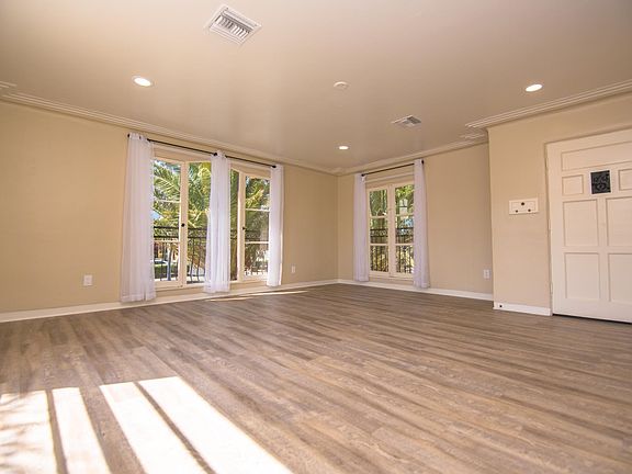 3rd image of 711 W 6th St APT 4
