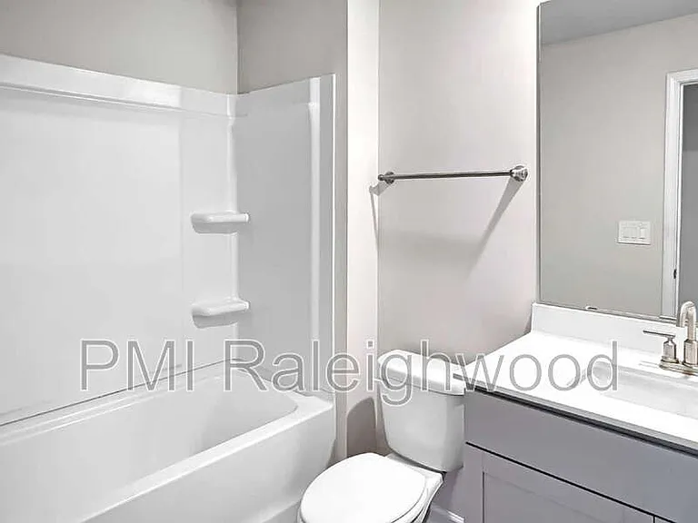 671 Rolling Fields Dr — Photo 17