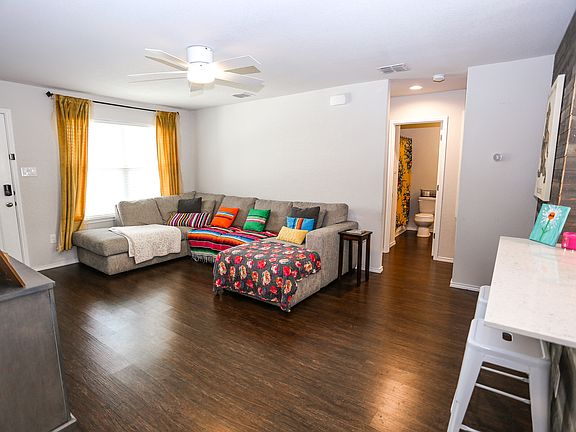 4th image of 330 Franchi Way