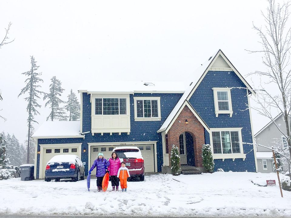 House front on a snowy day