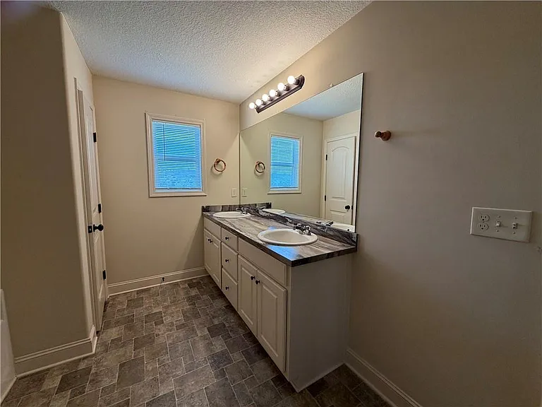 2125 Savannah Dr — Photo 17