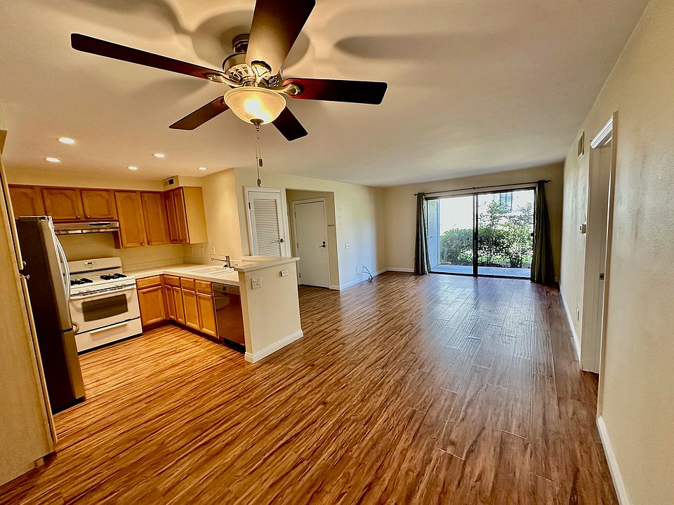 Kitchen, Entrance, and Living area