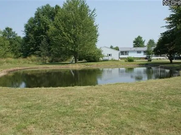 826 Bristol Champion Townline Rd NW, Bristolville, OH 44402
