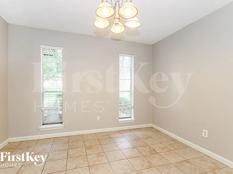 24106 Creekview Dr — Photo 6