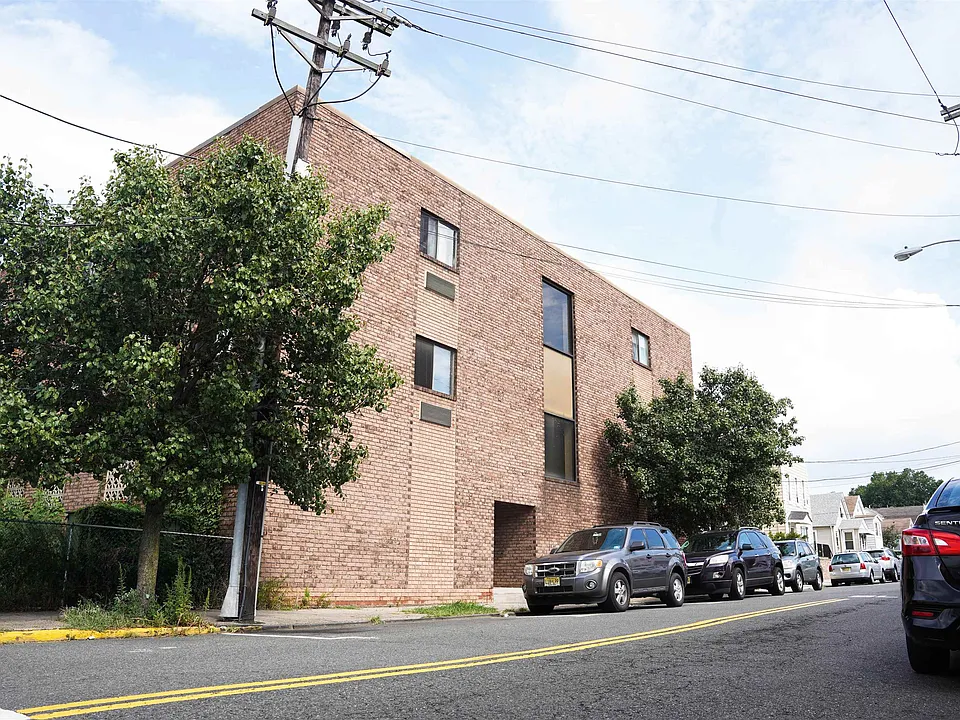3900 Liberty Ave #1A