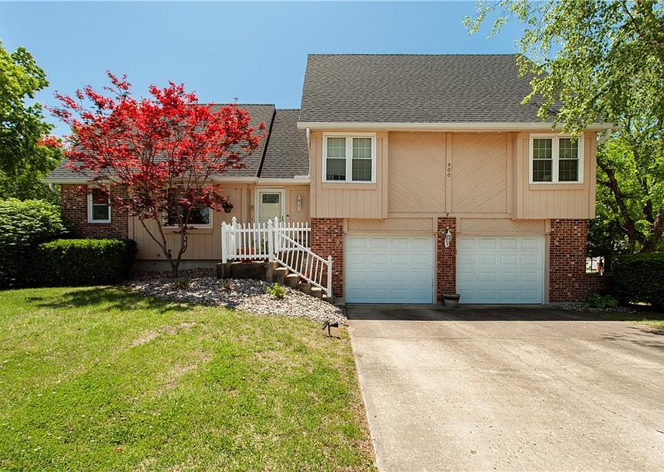 1st image of 400 N Persimmon Dr