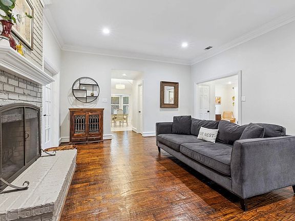 5th image of 2821 Apple Valley Dr