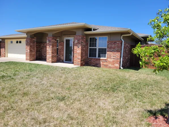2230 Cottonwood Ln, Winfield, KS 67156