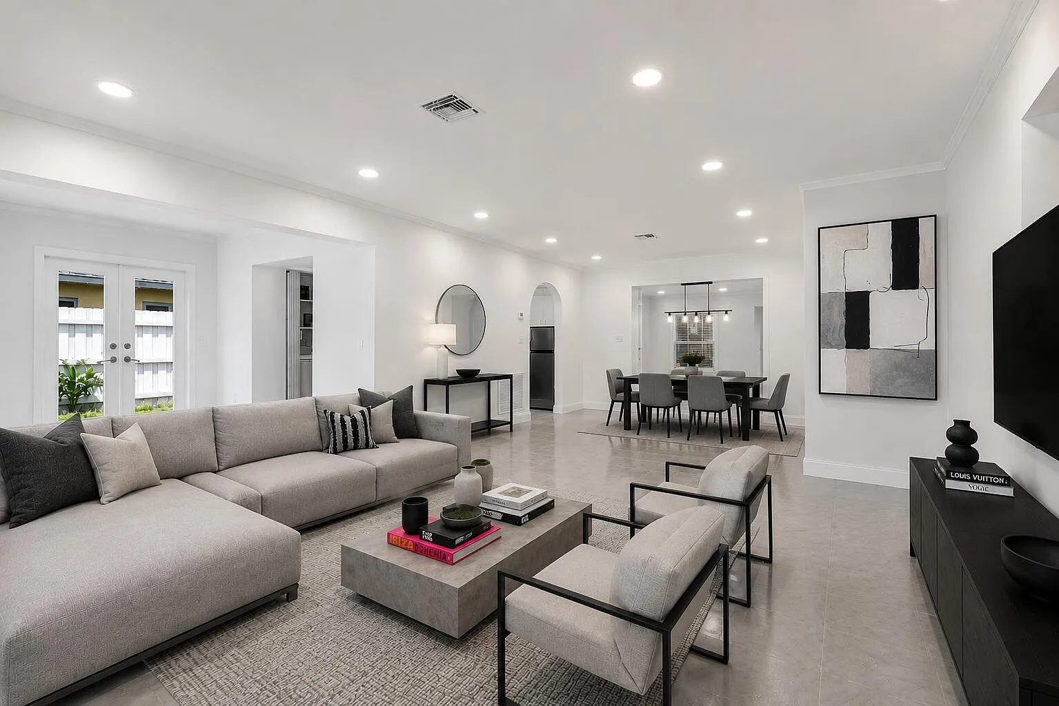 3 bed, 1.0 bath, 1292 sqft, $3,000 — Photo 2
