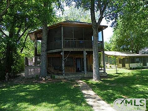 2nd image of 1104 W Lake Dr