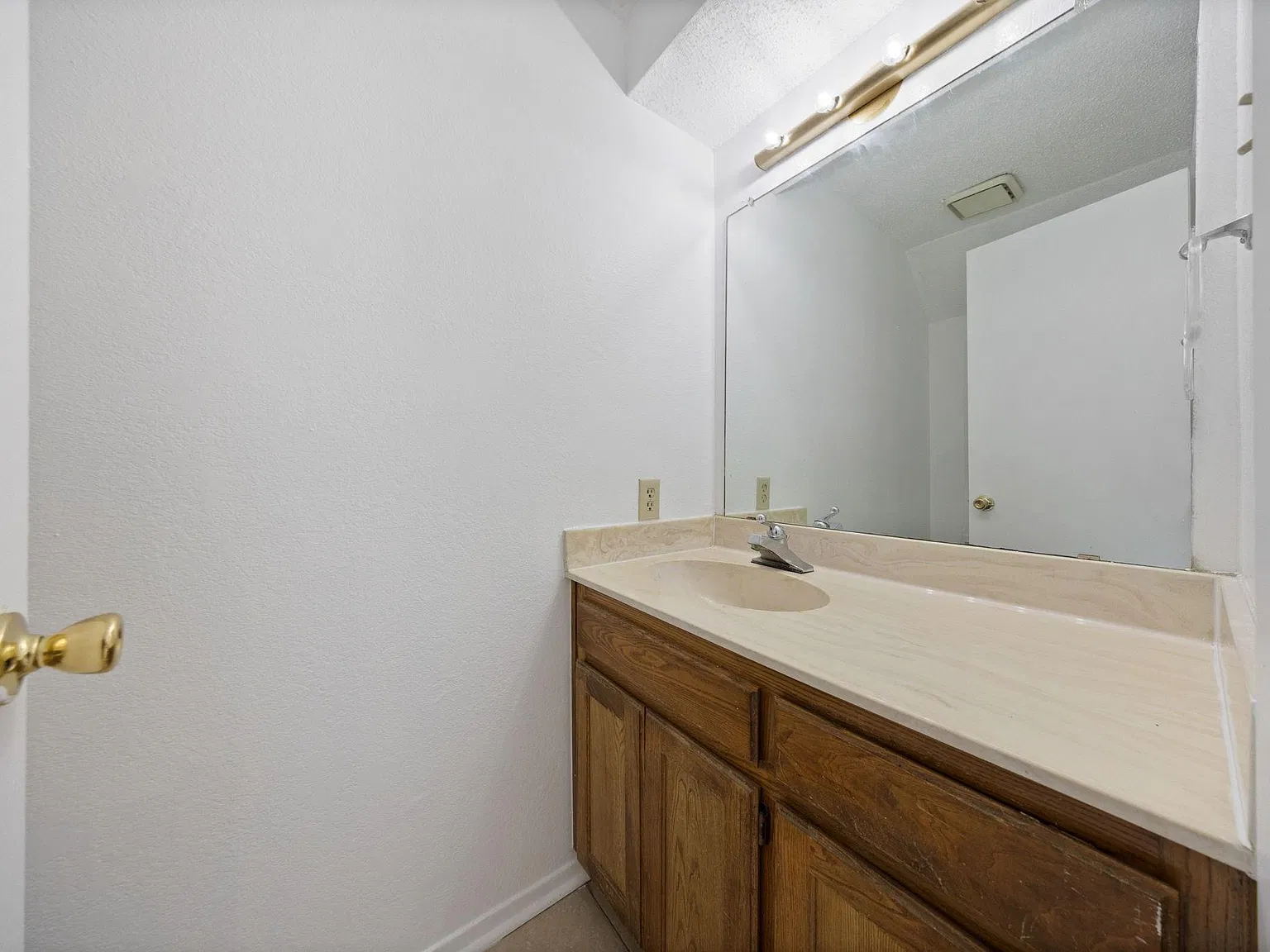 2 bed, 2.5 bath, 1047 sqft, $1,450 — Photo 3