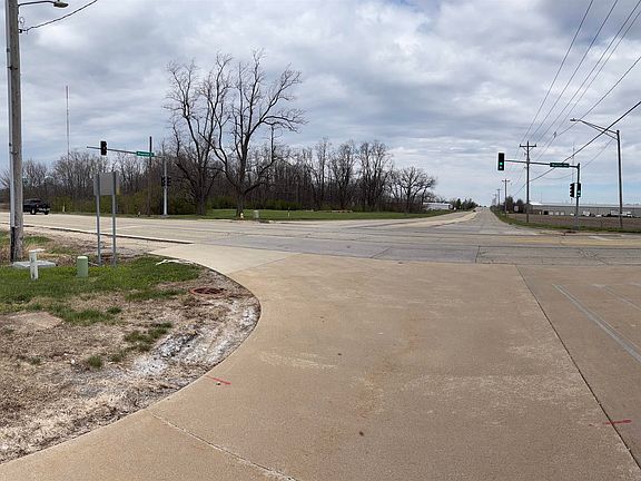5th image of Pinecrest Dr