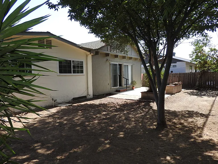 420 Cedar St — Photo 14