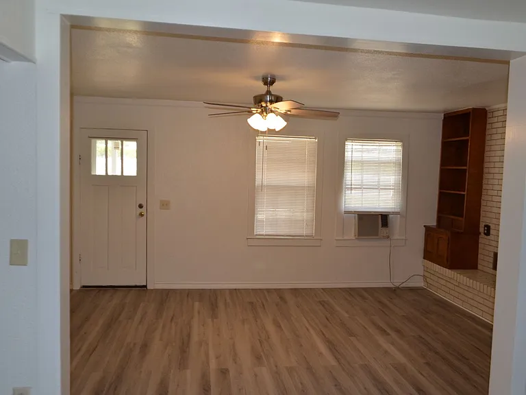 7601 FM 1690 — Photo 5