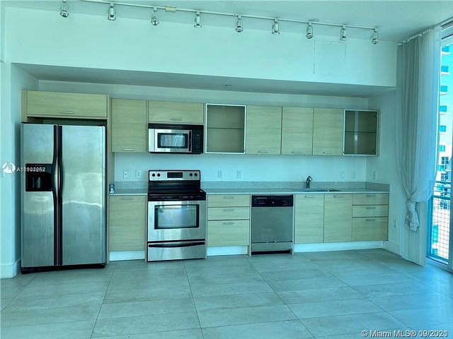 1st image of 350 NE 24th St APT 706