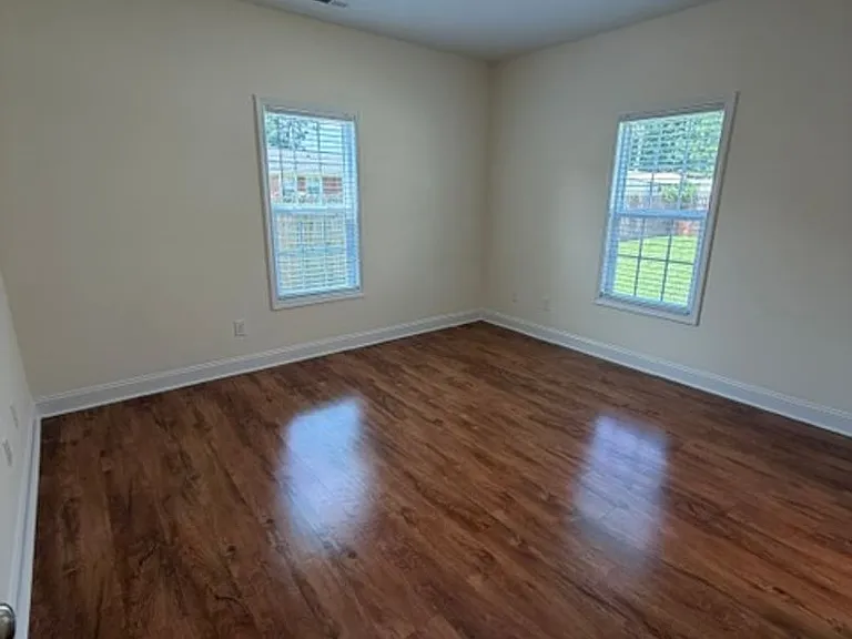 913 Linwood Ave — Photo 16